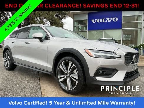 Certified 2025 Volvo V60 B5 Cross Country Plus image 1