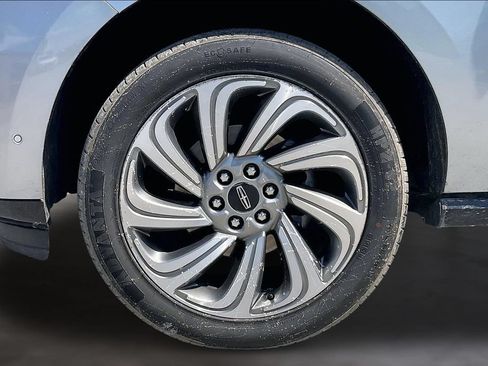 Used 2023 Lincoln Navigator 2WD image 31