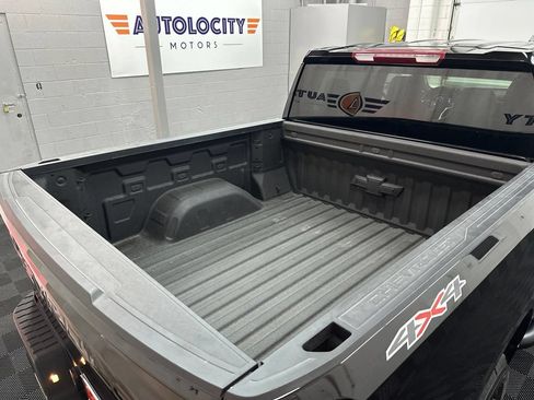 Used 2025 Chevrolet Silverado 1500 RST w/ Redline Edition AWD/4WD image 11