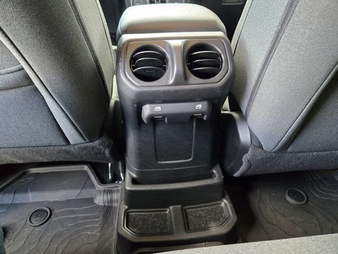 Used 2024 Jeep Wrangler Unlimited AWD/4WD image 36