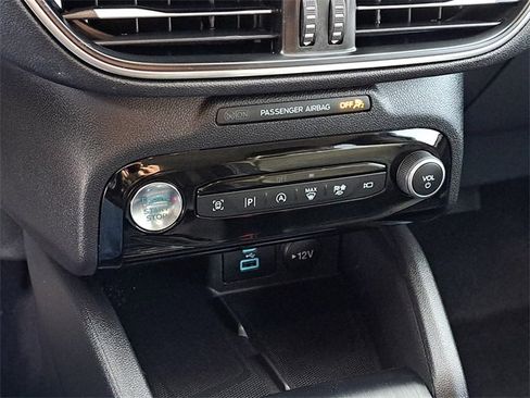 Certified 2023 Ford Escape Platinum image 18