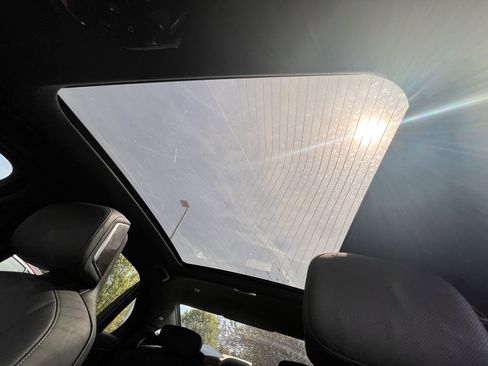 Used 2025 BMW 740i xDrive w/ Premium Package image 29