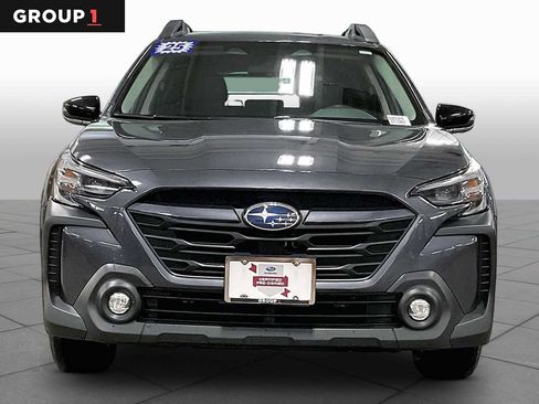 Used 2025 Subaru Outback Premium AWD/4WD image 4