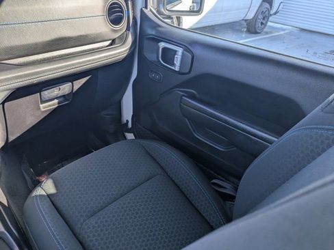 Used 2024 Jeep Wrangler Unlimited Rubicon 4xe image 15