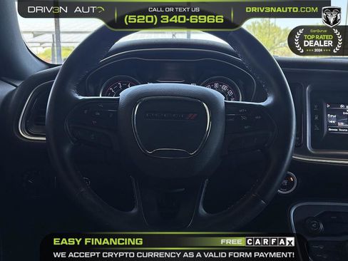 Used 2015 Dodge Challenger SXT RWD image 7
