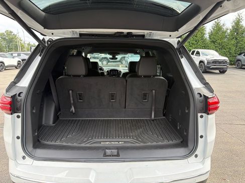 Used 2023 Chevrolet Traverse Premier AWD/4WD image 32