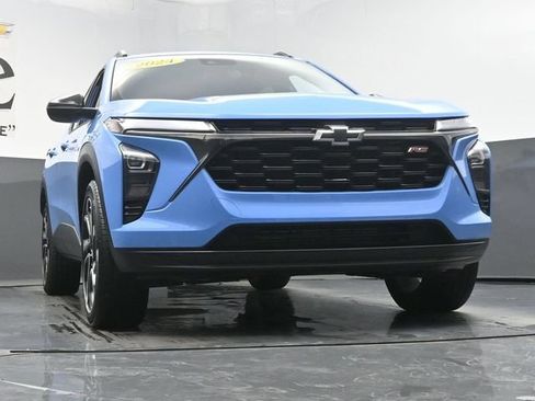 Used 2024 Chevrolet Trax RS w/ Driver Confidence Package FWD image 3