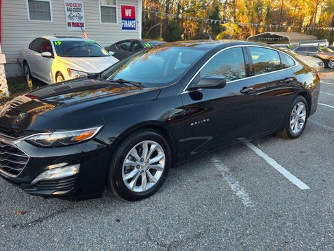 Used 2021 Chevrolet Malibu LT image 2