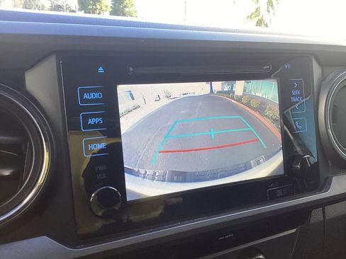 Used 2018 Toyota Tacoma TRD Sport w/ Technology Package image 16