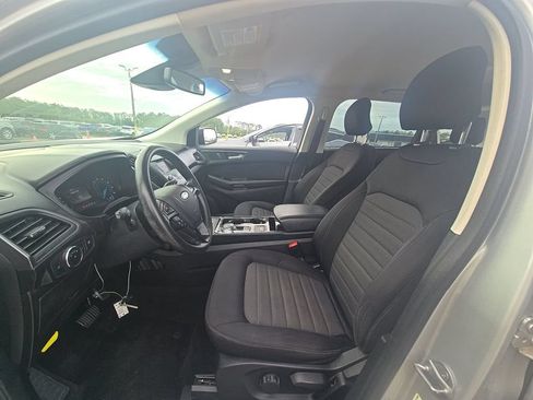 Used 2019 Ford Edge SE FWD image 3