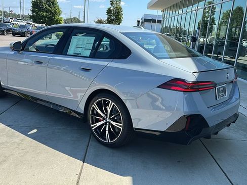 Used 2026 BMW 530i w/ M Sport Package RWD image 4
