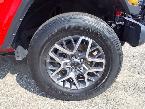 Certified 2025 Jeep Wrangler Unlimited Sahara AWD/4WD image 33