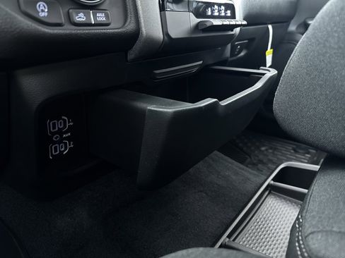 New 2026 RAM 1500 Classic Warlock image 34