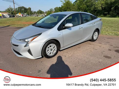Used 2016 Toyota Prius Two FWD image 2