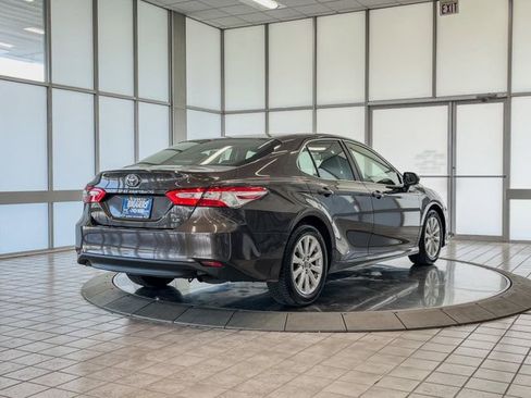 Used 2018 Toyota Camry LE image 8