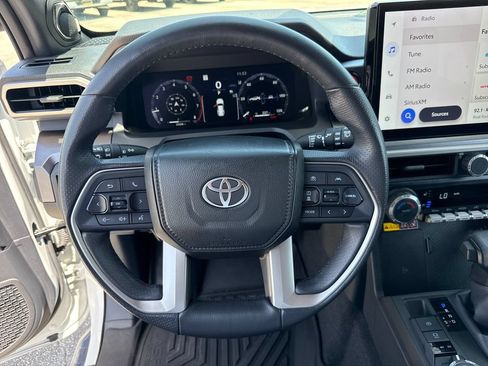 Used 2025 Toyota 4Runner TRD Off-Road Premium AWD/4WD image 15