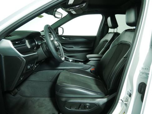 Certified 2023 Jeep Grand Cherokee Altitude AWD/4WD image 19