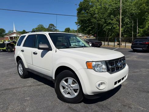 Used 2010 Ford Escape XLT image 2