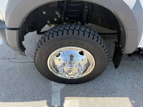 Used 2017 Ford F550 2WD Regular Cab Super Duty image 7