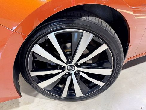 Used 2020 Nissan Altima 2.5 SR w/ Premium Package image 2