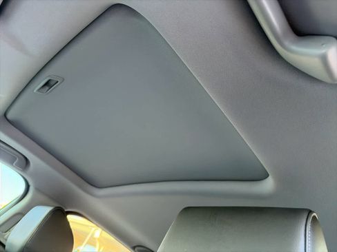 Used 2017 Honda CR-V Touring image 31