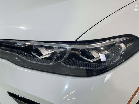 Used 2022 BMW X7 xDrive40i w/ M Sport Package AWD/4WD image 11