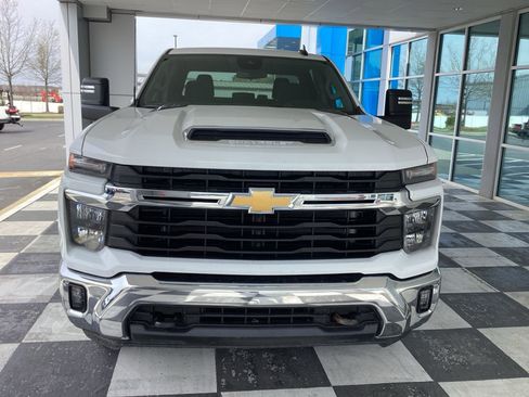 Used 2025 Chevrolet Silverado 2500 LT w/ Convenience Package image 3