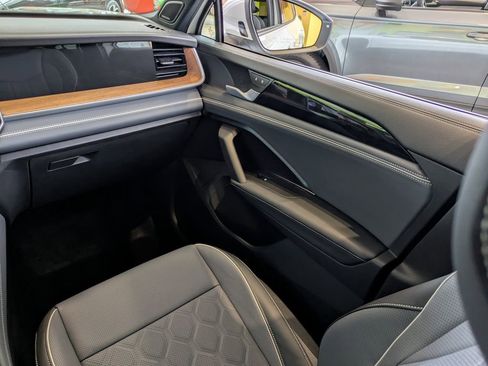 New 2026 Volkswagen Tiguan SEL R-Line image 17