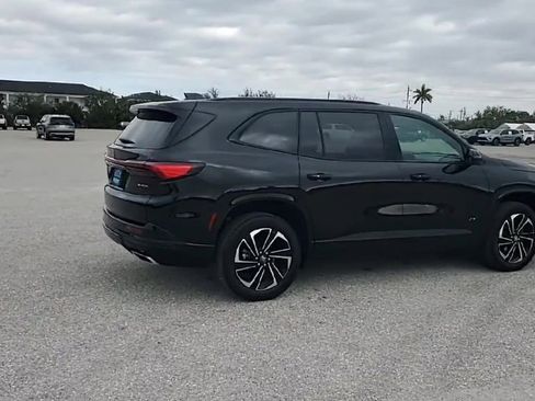 Used 2025 Buick Enclave Sport Touring image 8