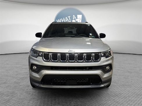Used 2023 Jeep Compass Latitude w/ Sun and Sound Group image 9