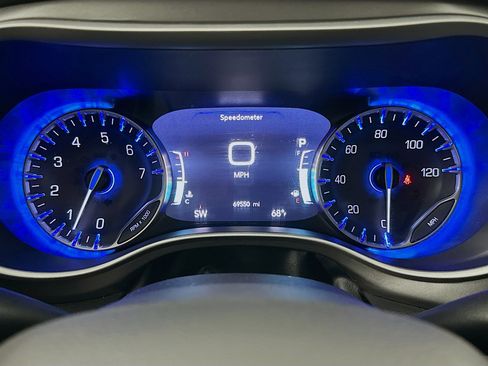 Used 2022 Chrysler Pacifica Touring-L FWD image 19