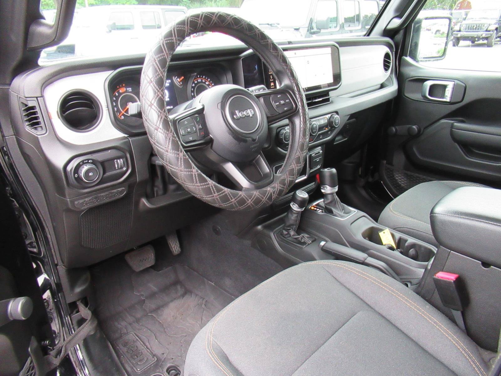 Used 2024 Jeep Wrangler Unlimited Sport AWD/4WD image 16