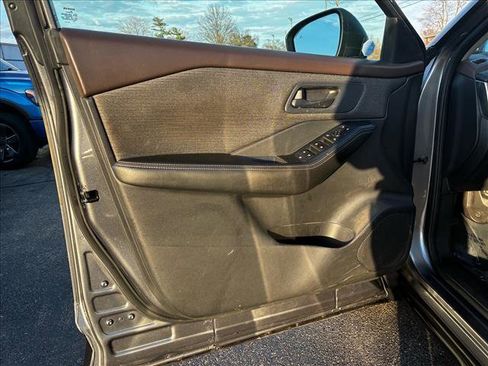 Used 2021 Nissan Rogue S image 14