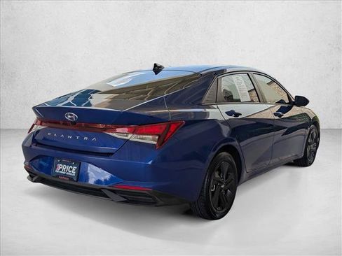 Used 2022 Hyundai Elantra SEL w/ Convenience Package FWD image 5