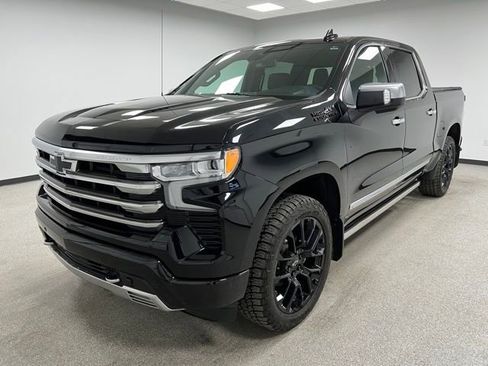Used 2023 Chevrolet Silverado 1500 High Country w/ High Country Premium Package AWD/4WD image 4