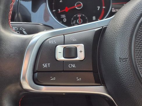 Used 2017 Volkswagen GTI SE image 16
