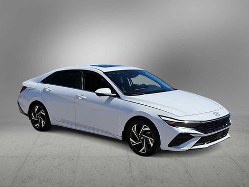 Used 2024 Hyundai Elantra Limited image 2