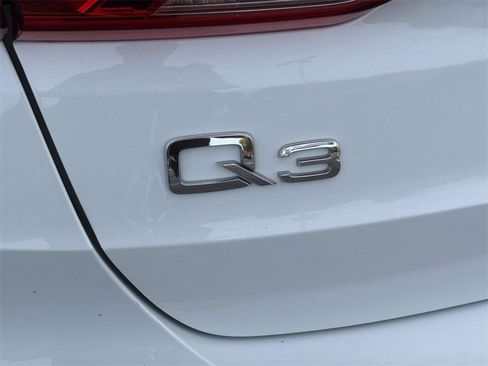 Used 2024 Audi Q3 2.0T Premium image 27