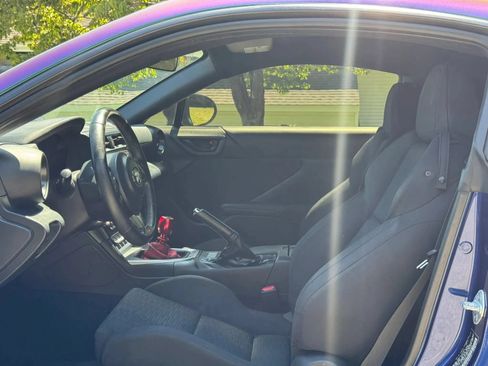 Used 2022 Toyota GR86 w/ ALL Weather Mat Package (TMS) RWD image 11