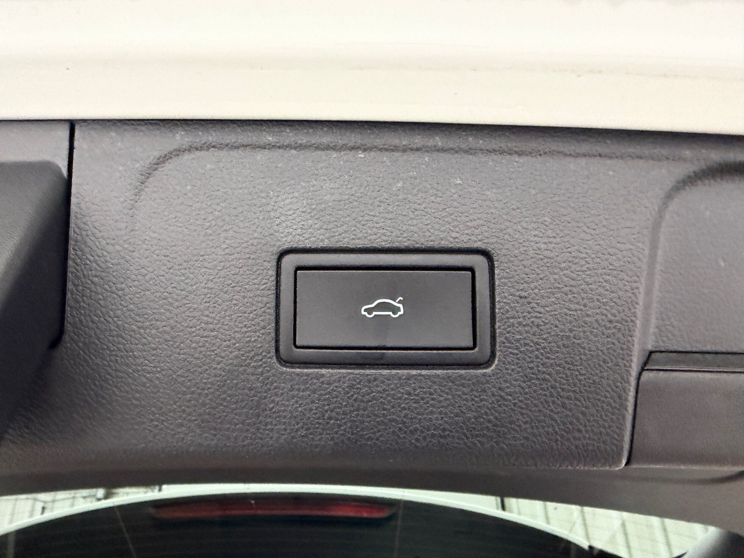 Used 2025 Volkswagen Atlas SE AWD/4WD image 32
