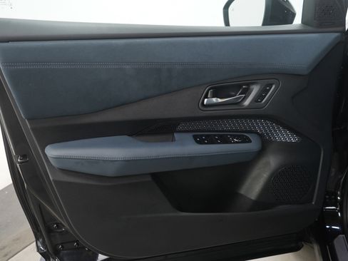 Used 2024 Nissan Ariya AWD image 22