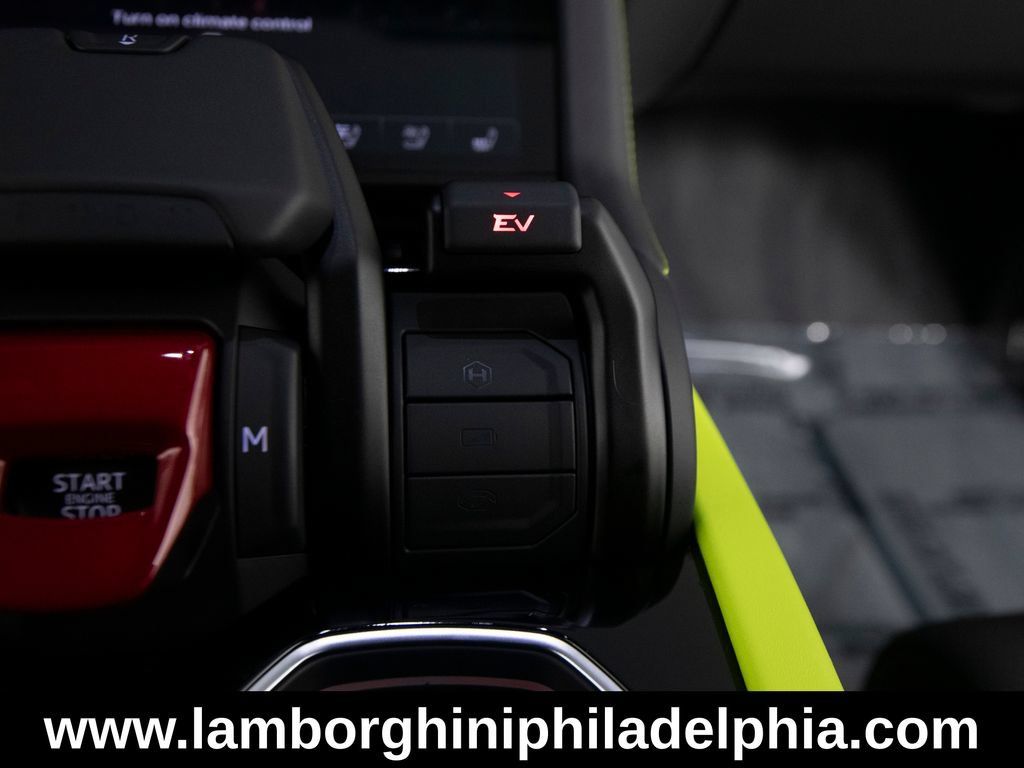 Used 2026 Lamborghini Urus S AWD/4WD image 30