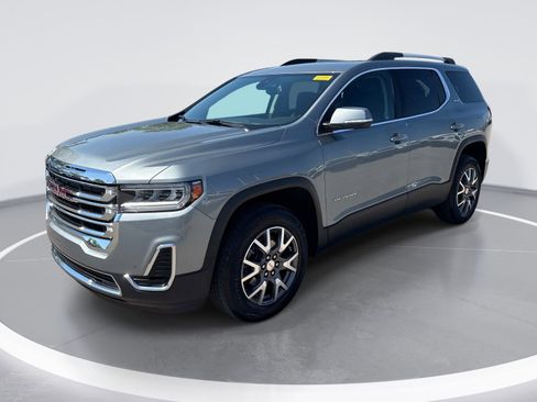 Certified 2023 GMC Acadia SLE w/ Driver Convenience Package image 3