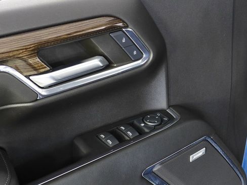 Used 2024 Chevrolet Silverado 1500 LT Trail Boss w/ Convenience Package II image 12