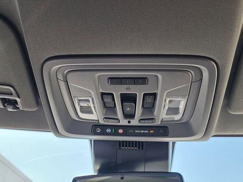 New 2026 GMC Sierra 1500 SLT image 36