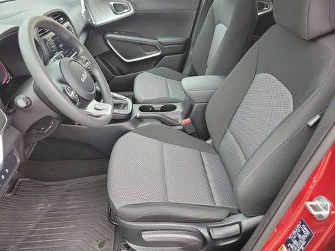 Used 2024 Kia Soul LX w/ Option Group 015 FWD image 9