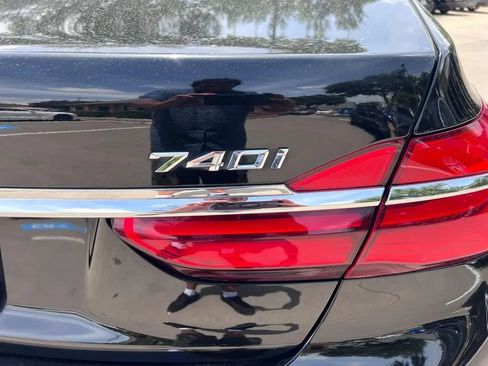 Used 2018 BMW 740i RWD image 12