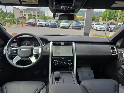 Certified 2025 Land Rover Discovery S image 19