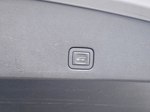 Certified 2025 Cadillac XT6 Premium Luxury image 15