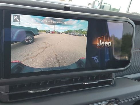 New 2025 Jeep Gladiator Rubicon image 11